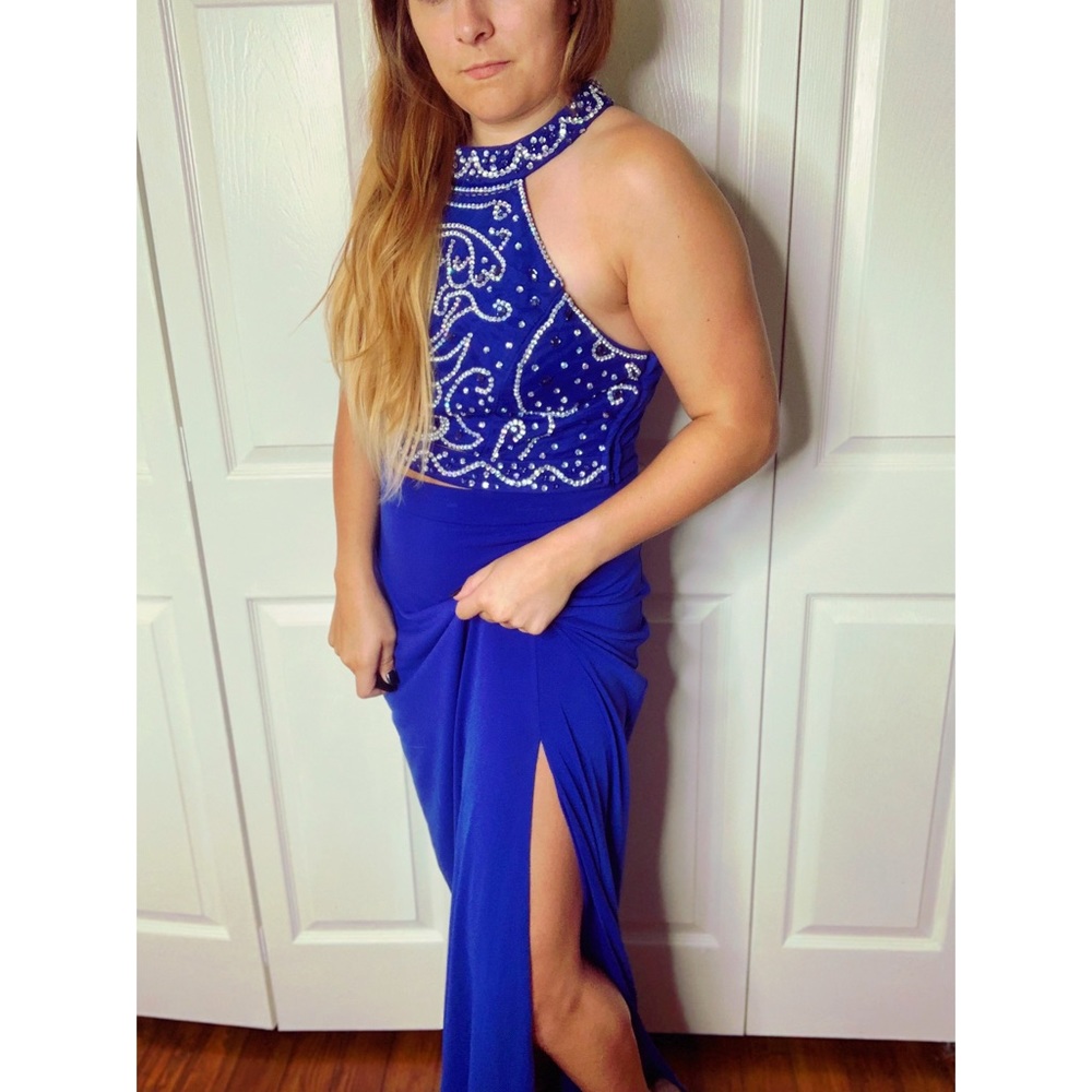 Formal Gown 2-Piece Set - Picture 4 of 5